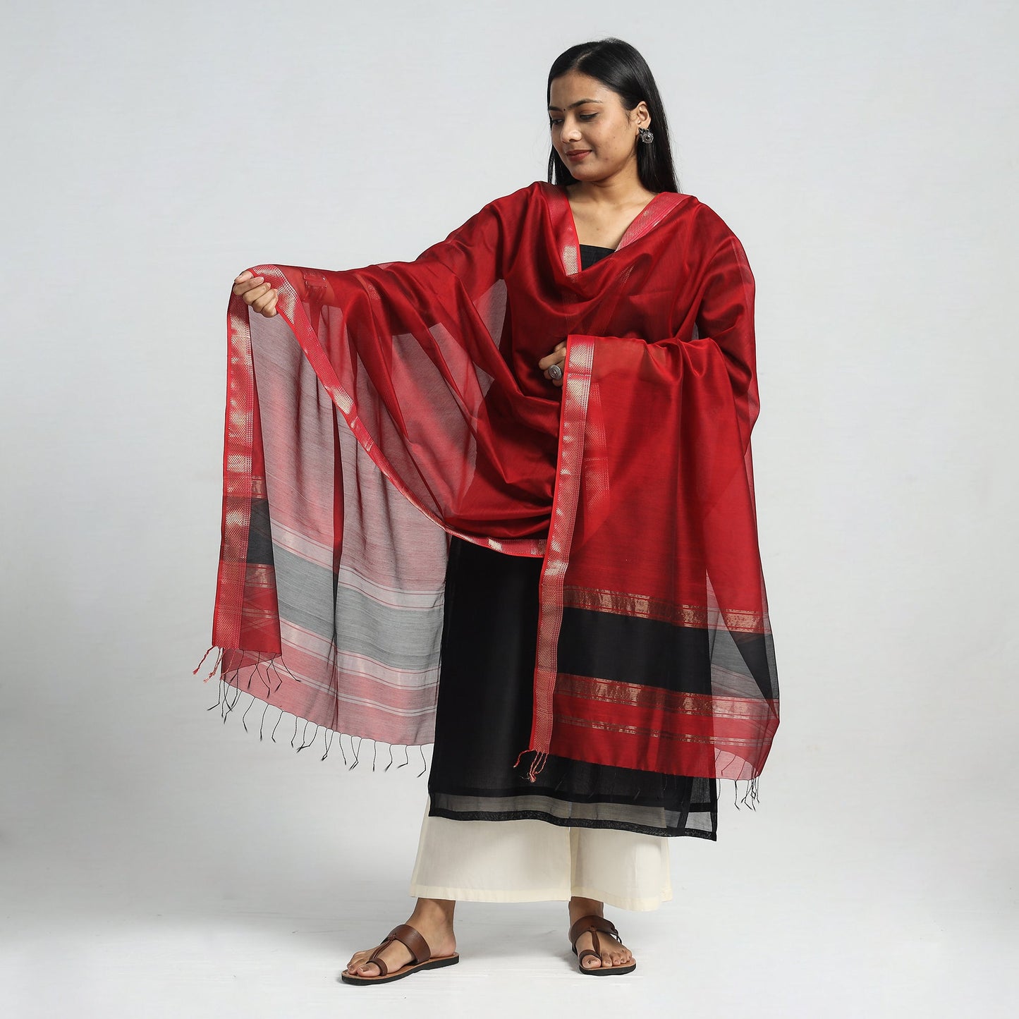 Buy Traditional Maheshwari Handloom Silk Cotton Zari Work Kurta with Dupatta Set Online at iTokri.com