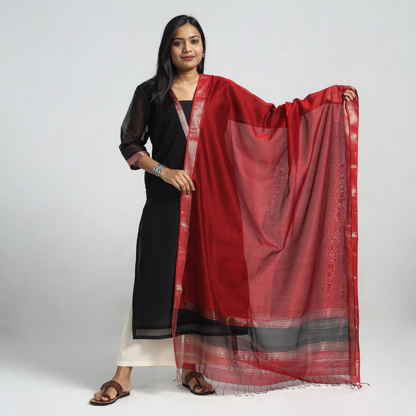 Buy Traditional Maheshwari Handloom Silk Cotton Zari Work Kurta with Dupatta Set Online at iTokri.com