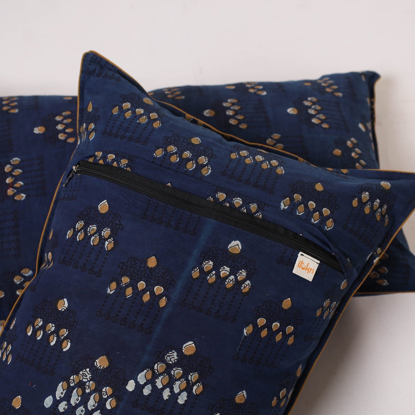 Akola hand pillow cover (set of 2) 01 - handcrafted