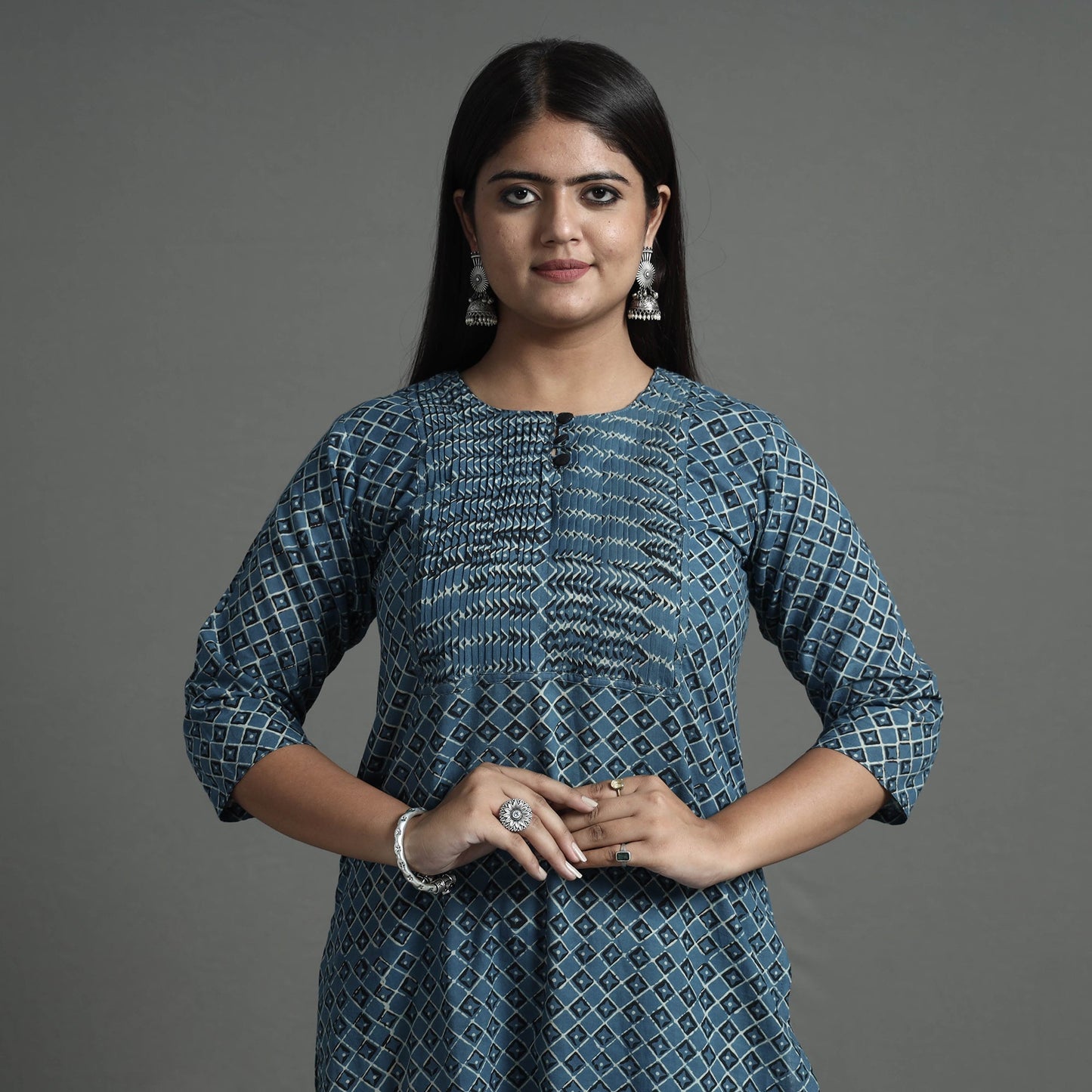 Buy Akola Hand Block Printed Cotton Pintuck Straight Kurta Online at iTokri.com