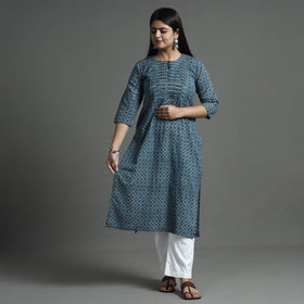 Buy Akola Hand Block Printed Cotton Pintuck Straight Kurta Online at iTokri.com