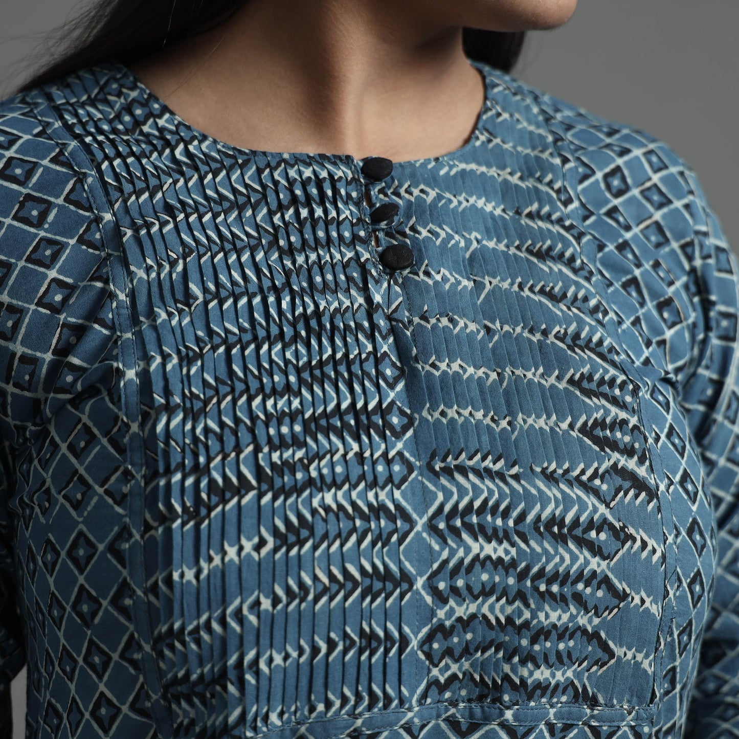 Buy Akola Hand Block Printed Cotton Pintuck Straight Kurta Online at iTokri.com