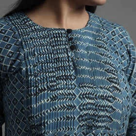 Buy Akola Hand Block Printed Cotton Pintuck Straight Kurta Online at iTokri.com