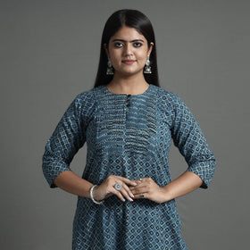 Buy Akola Hand Block Printed Cotton Pintuck Straight Kurta Online at iTokri.com