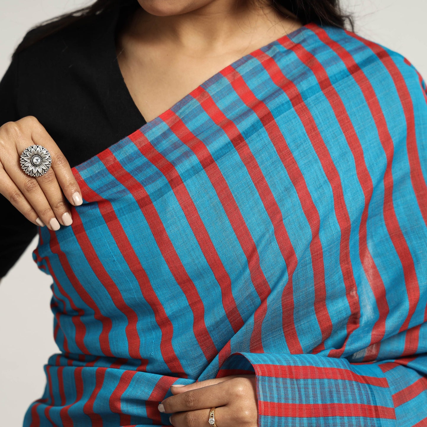 Buy Blue Base Silk Cotton Saree with Red & Black Buti Flower on Pallu with Red Stripes on Body Online l iTokri.com 