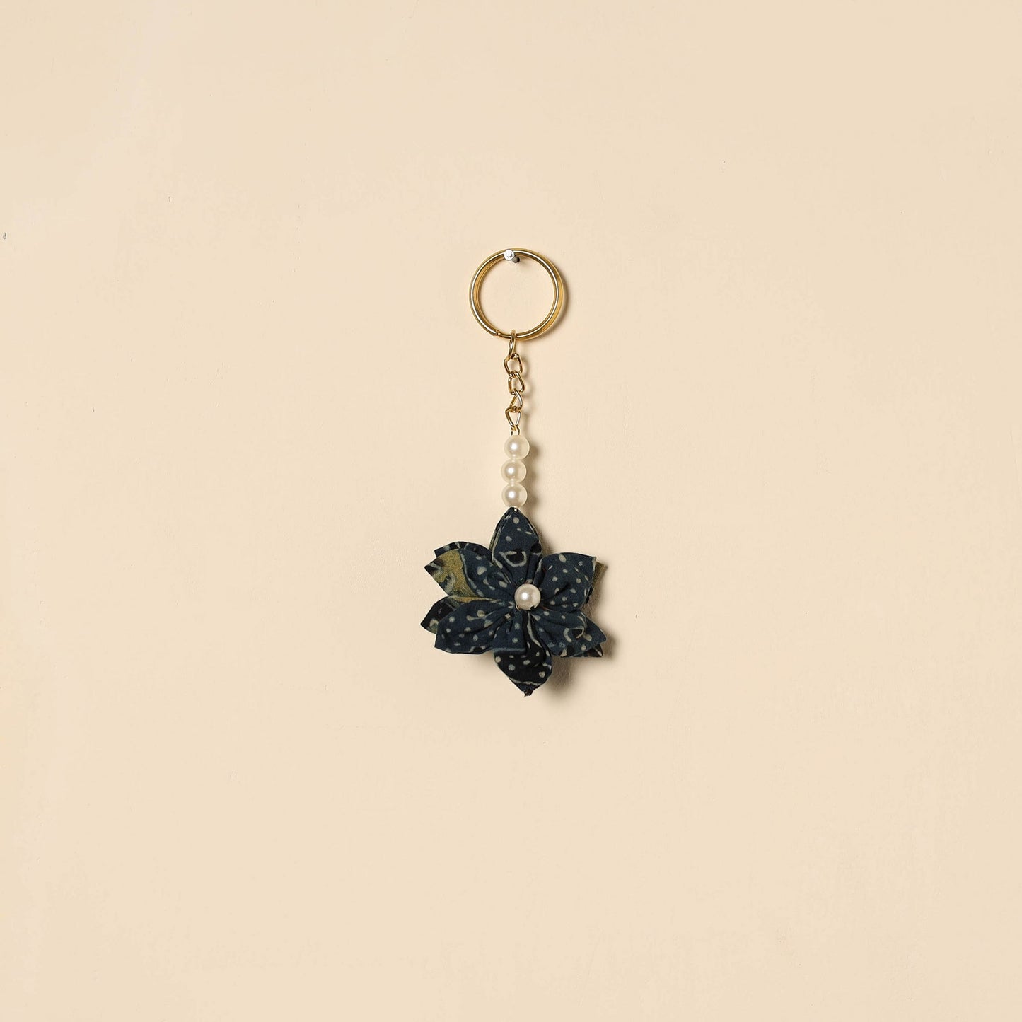 Beaded fabart flower keychain 01 - handcrafted