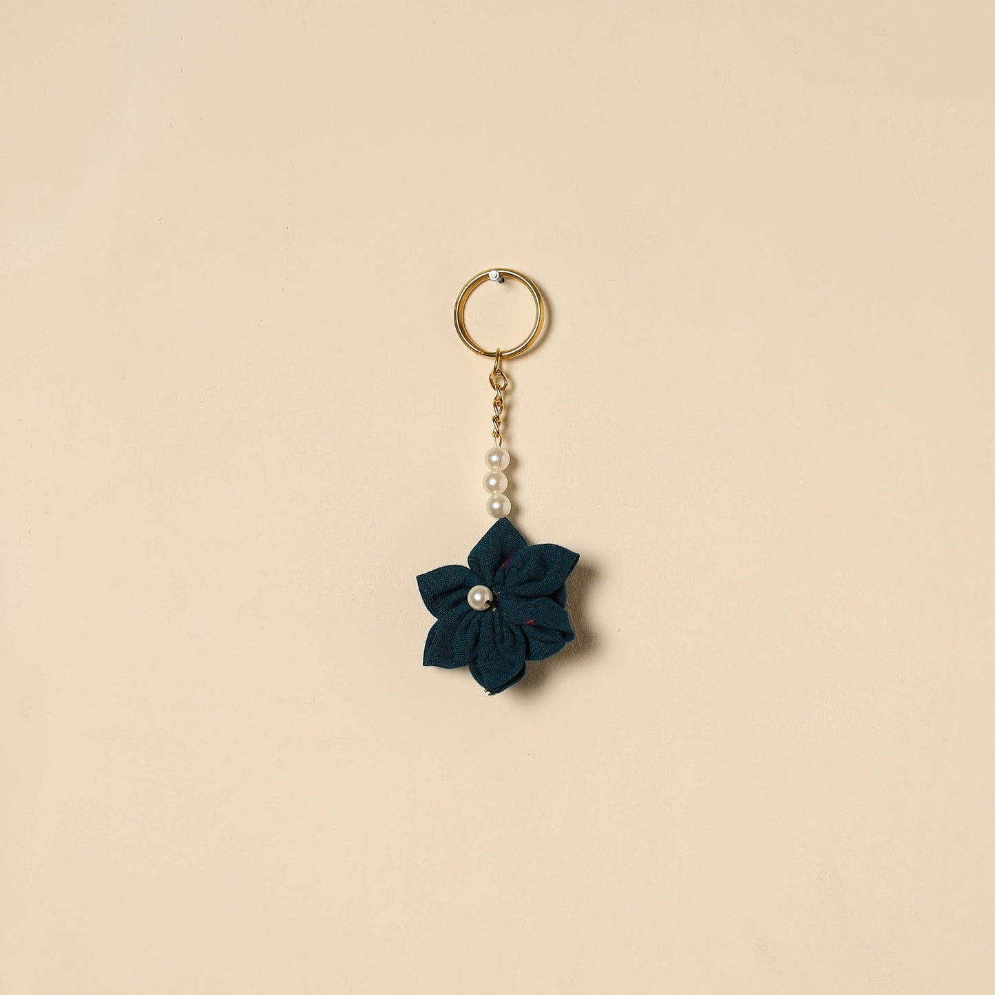 Beaded fabart flower keychain 05 - handcrafted