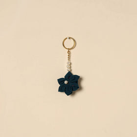 Beaded fabart flower keychain 05 - handcrafted
