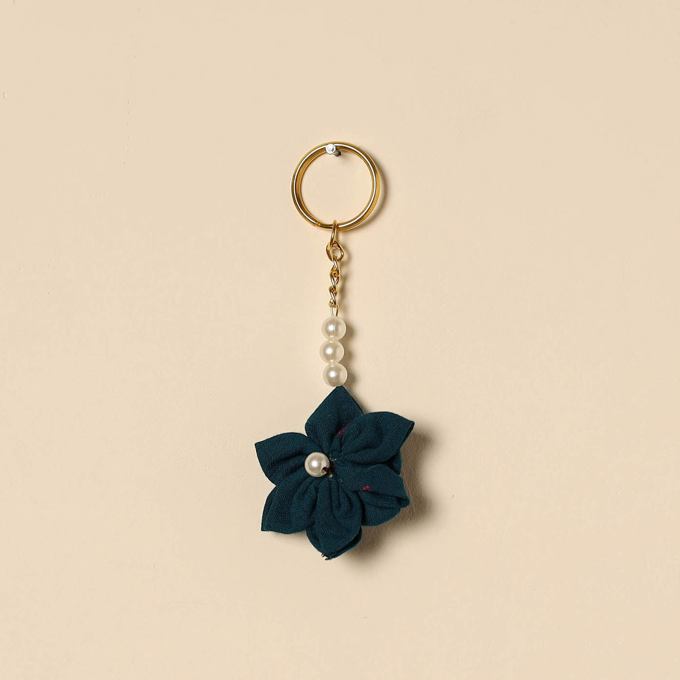 Beaded fabart flower keychain 05 - handcrafted