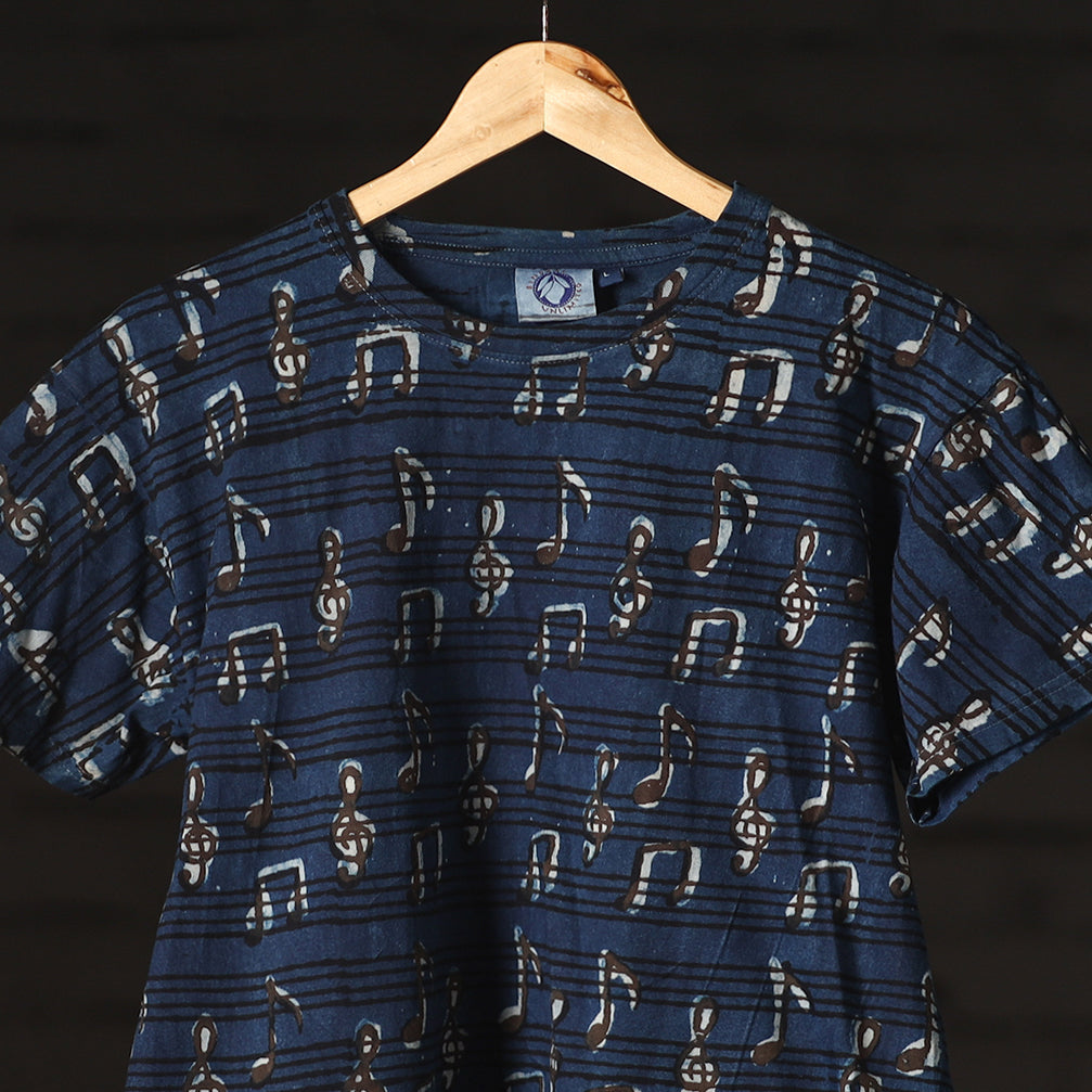 Buy Bindaas Natural Dyed Art Block Print Round Neck T-shirt in Pure Cotton Online at iTokri.com