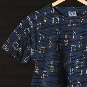 Buy Bindaas Natural Dyed Art Block Print Round Neck T-shirt in Pure Cotton Online at iTokri.com