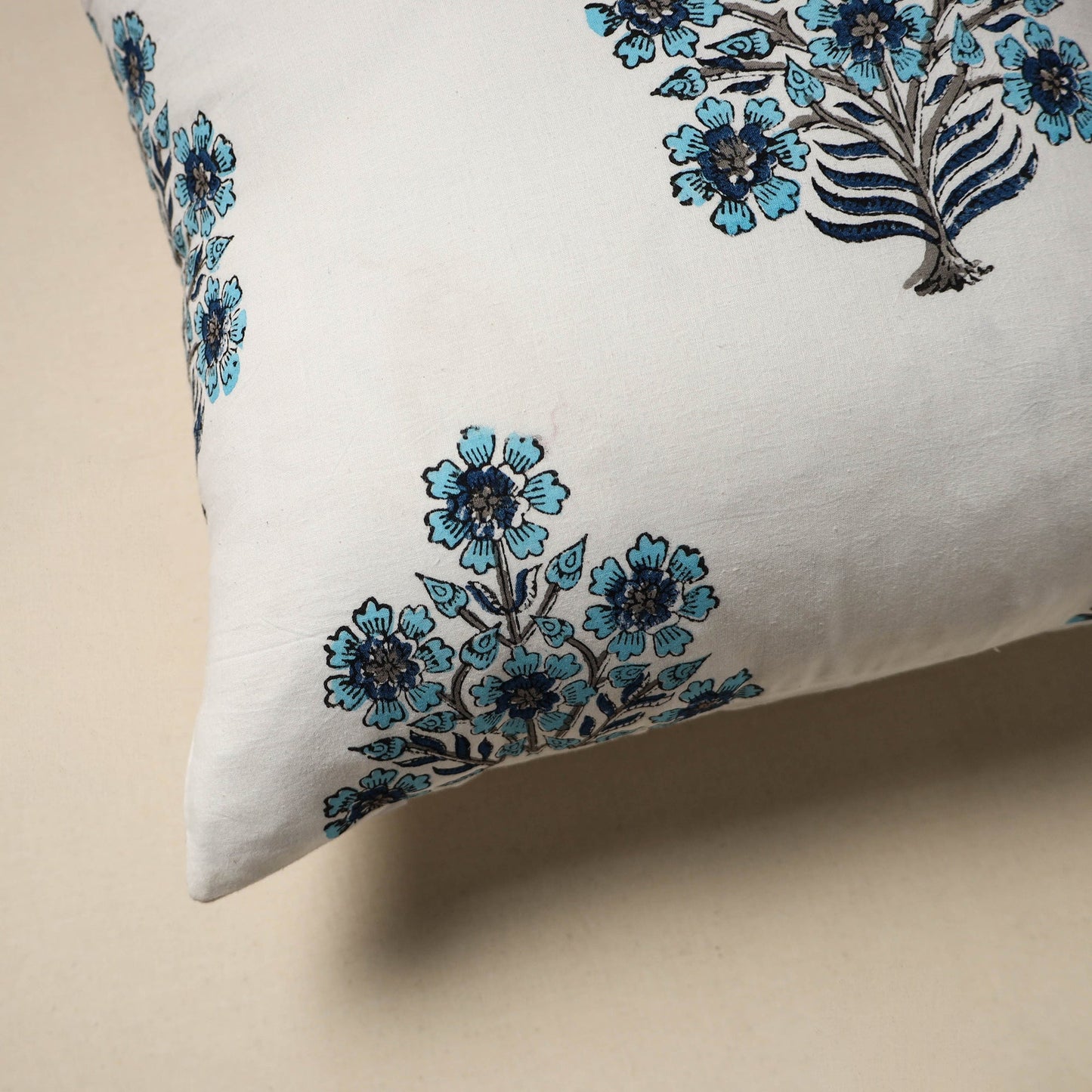 Cotton sanganeri cushion cover (16 x 16 in) 94 - handcrafted