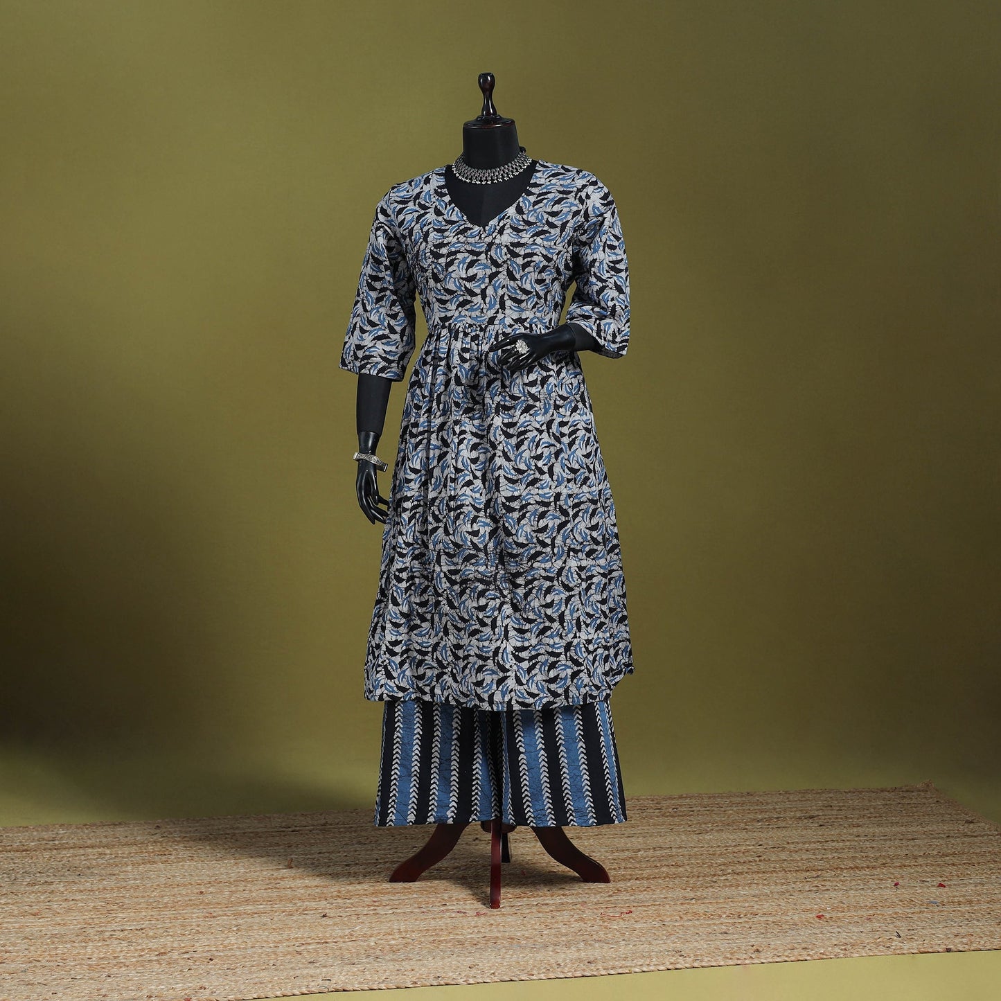 Blue - flared cotton hand batik suit set (set of 2) 03