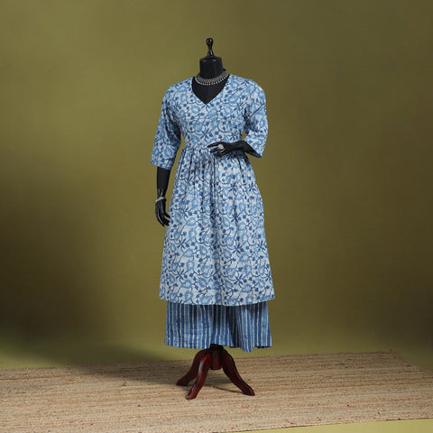 Blue - flared cotton hand batik suit set (set of 2) 04