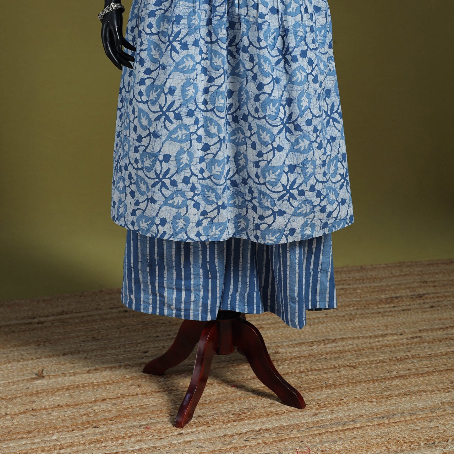 Blue - flared cotton hand batik suit set (set of 2) 04