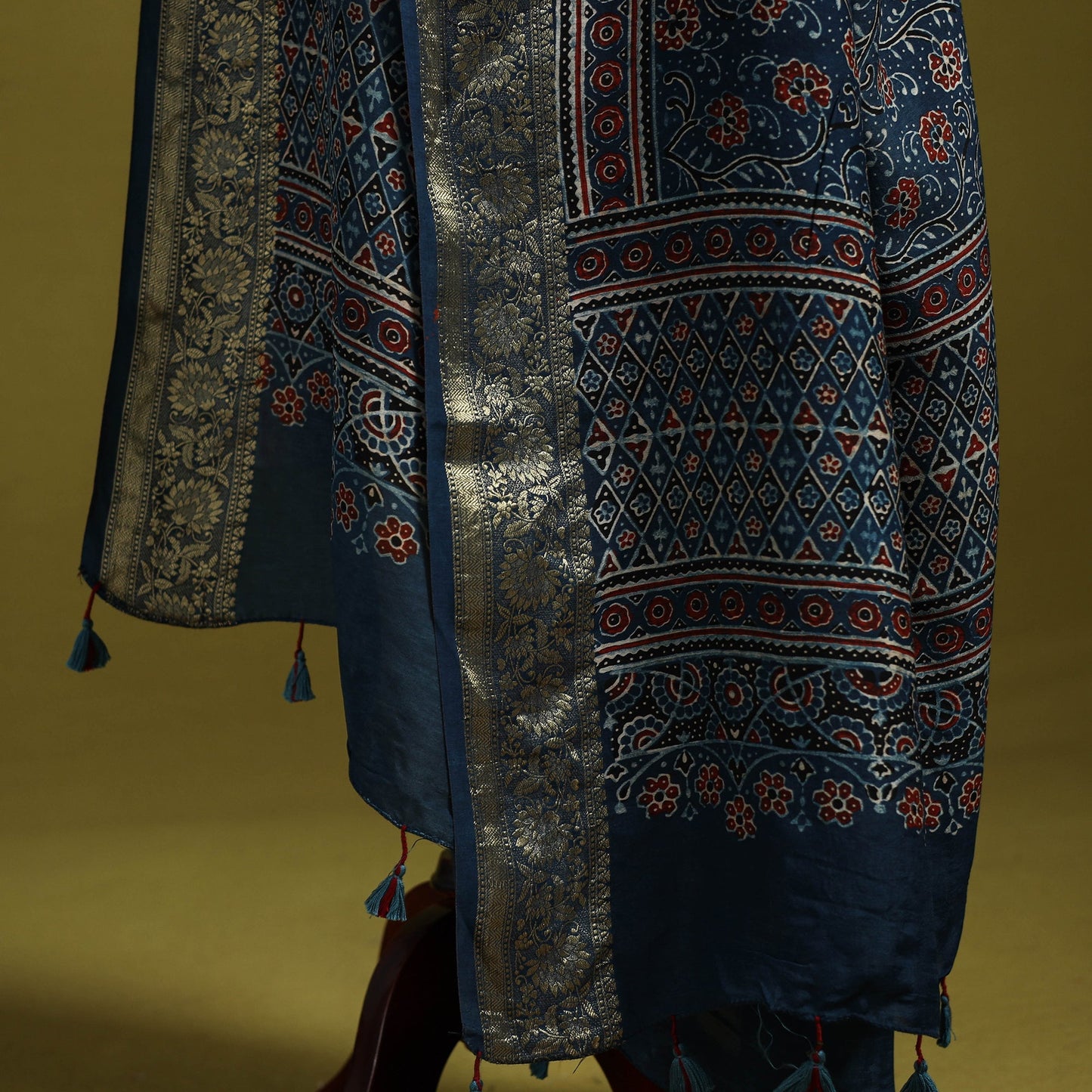 Hand natural dyed dola silk zari border dupatta