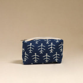 Handcrafted fabric toiletry bag 05