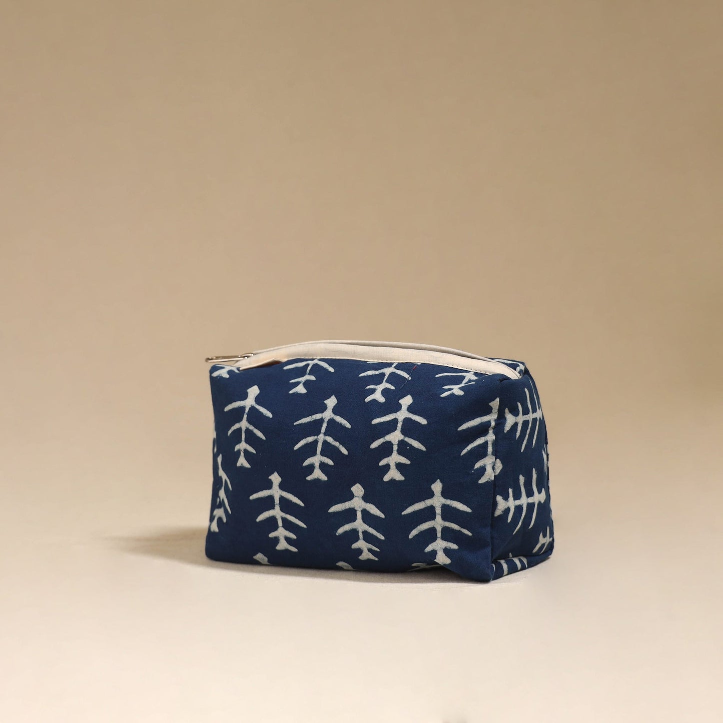 Handcrafted fabric toiletry bag 05