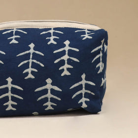 Handcrafted fabric toiletry bag 05
