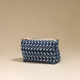 Handcrafted fabric toiletry bag 07