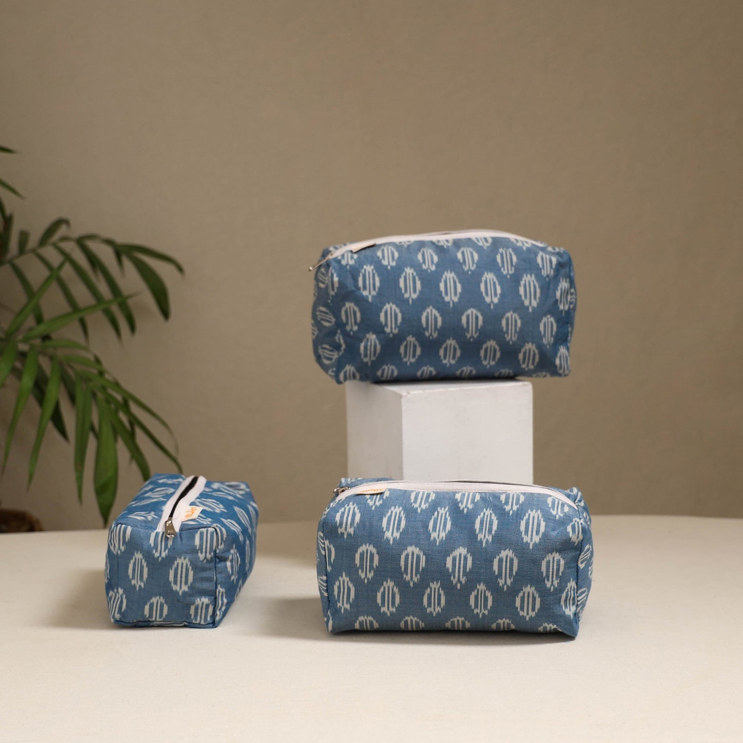 Handcrafted fabric toiletry bags (set of 3) 04