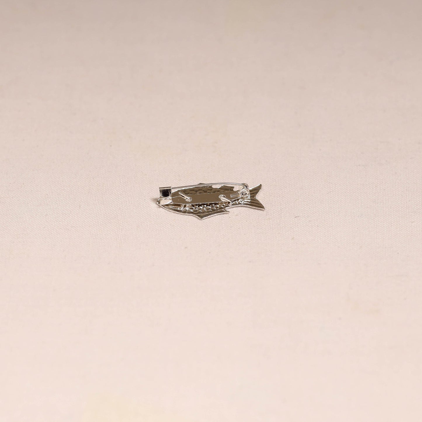 Handcrafted paka meenakari saree pin 202