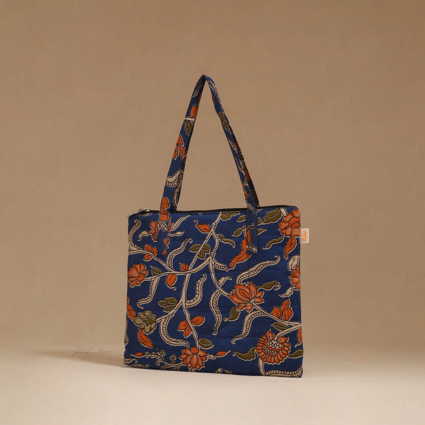 Handcrafted quilted handbag 05