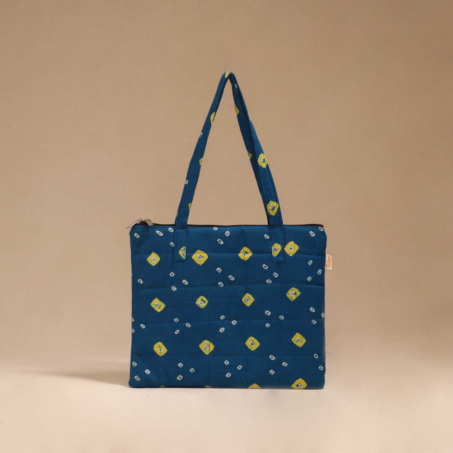 Handcrafted quilted handbag 08