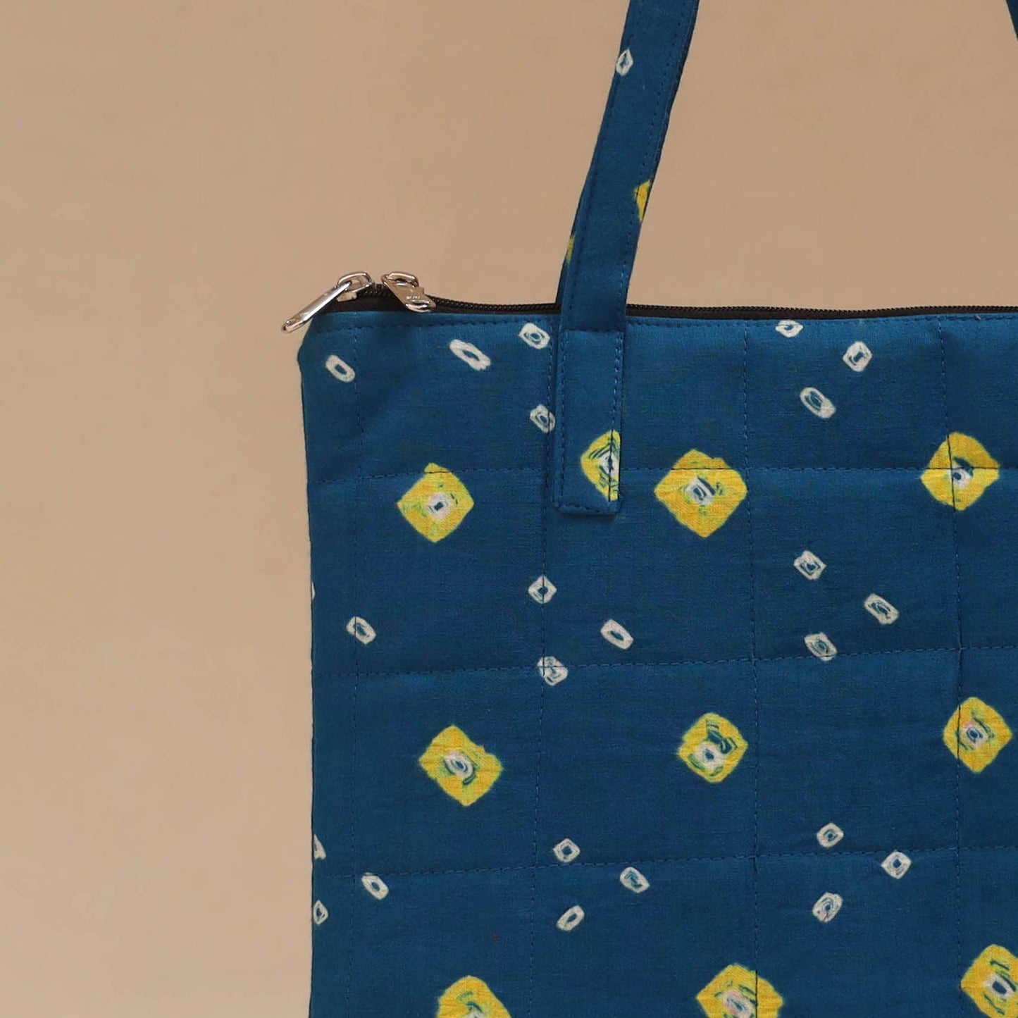 Handcrafted quilted handbag 08