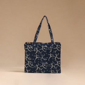 Handcrafted quilted handbag 24