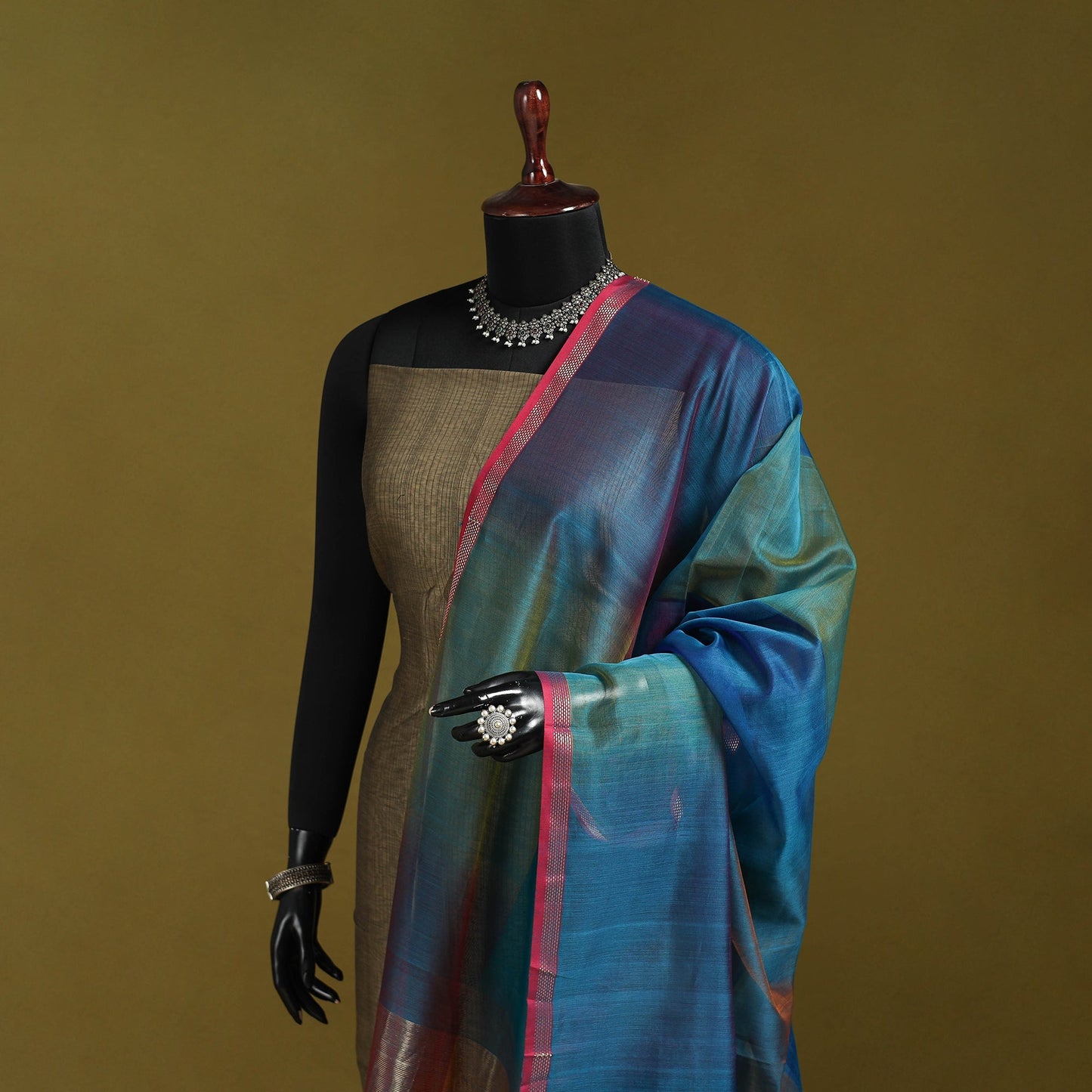 Handloom silk cotton maheshwari dupatta with zari border 17
