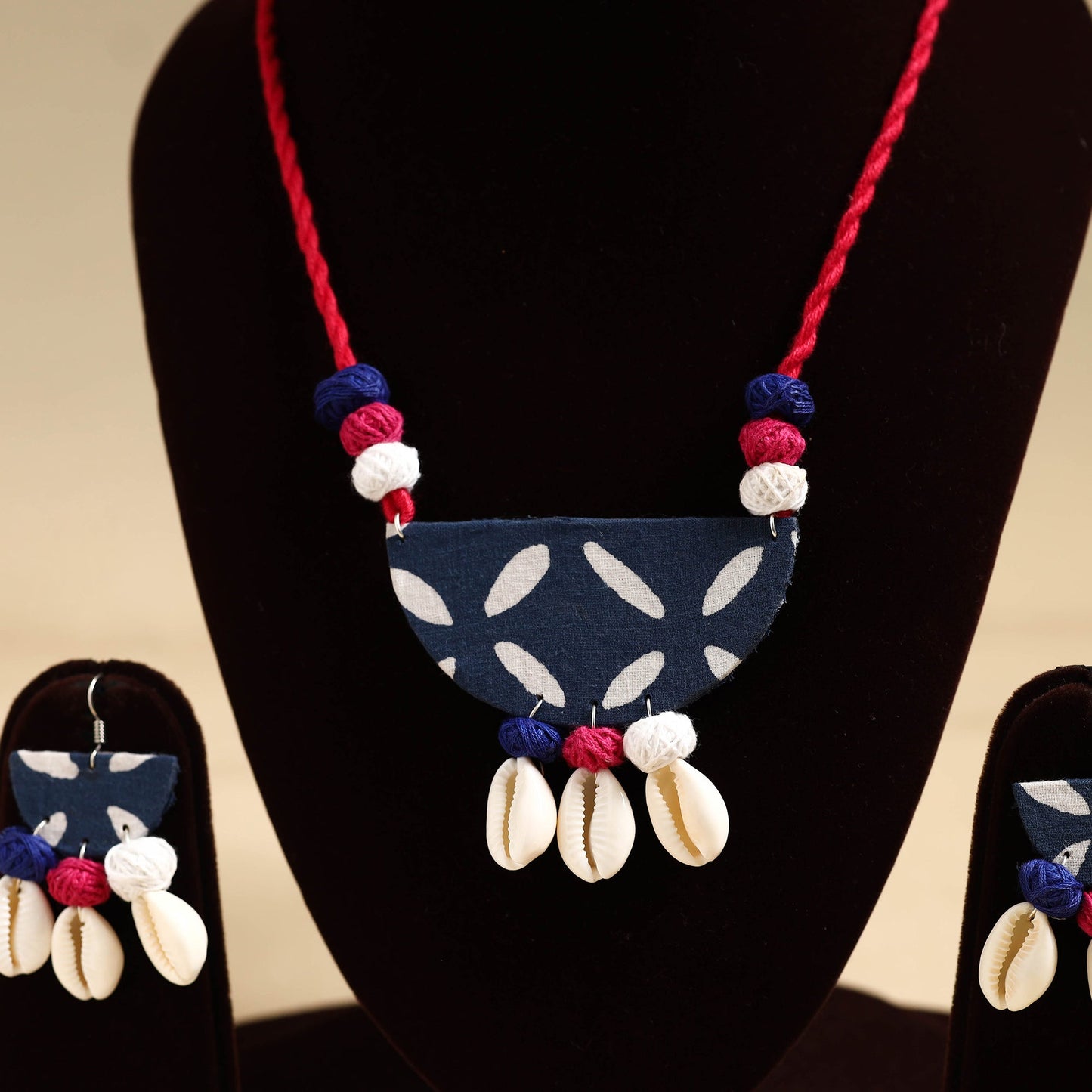 Buy Handmade Fabart Shell Necklace Set
