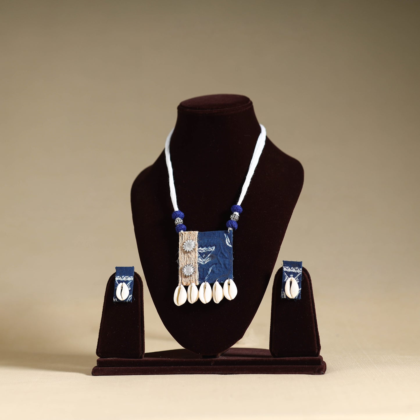  Handmade Shell Jute Fabart Necklace Set 