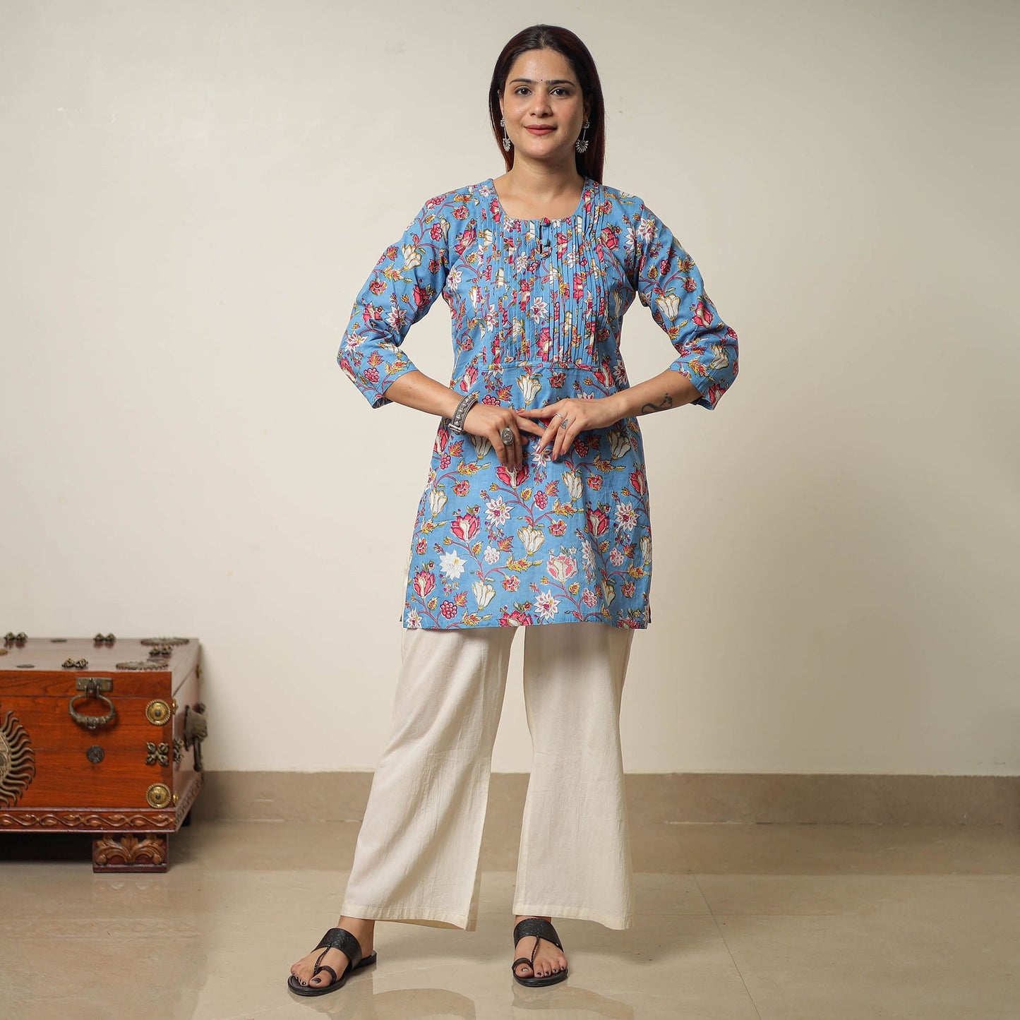  Jaipur Printed Cotton Pintuck Short Kurta 