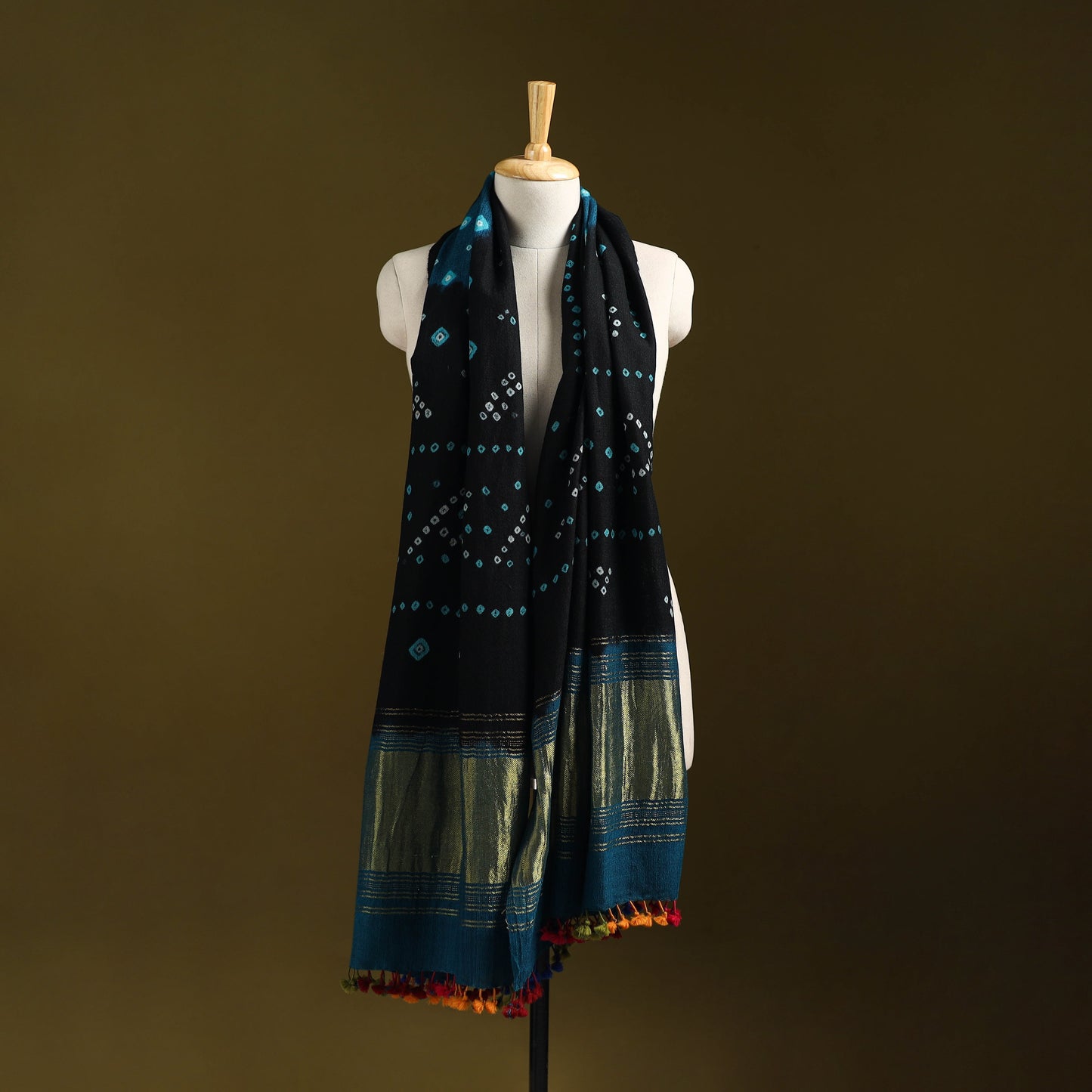 Kutch bandhani handwoven merino wool shawl with zari patta