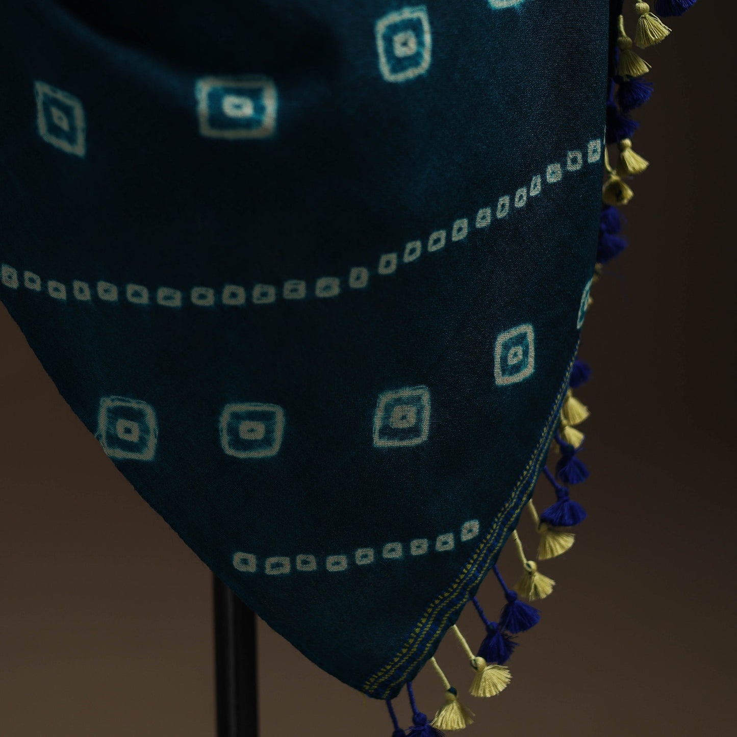 Kutch handwoven bandhani woolen shawl 62 - handcrafted