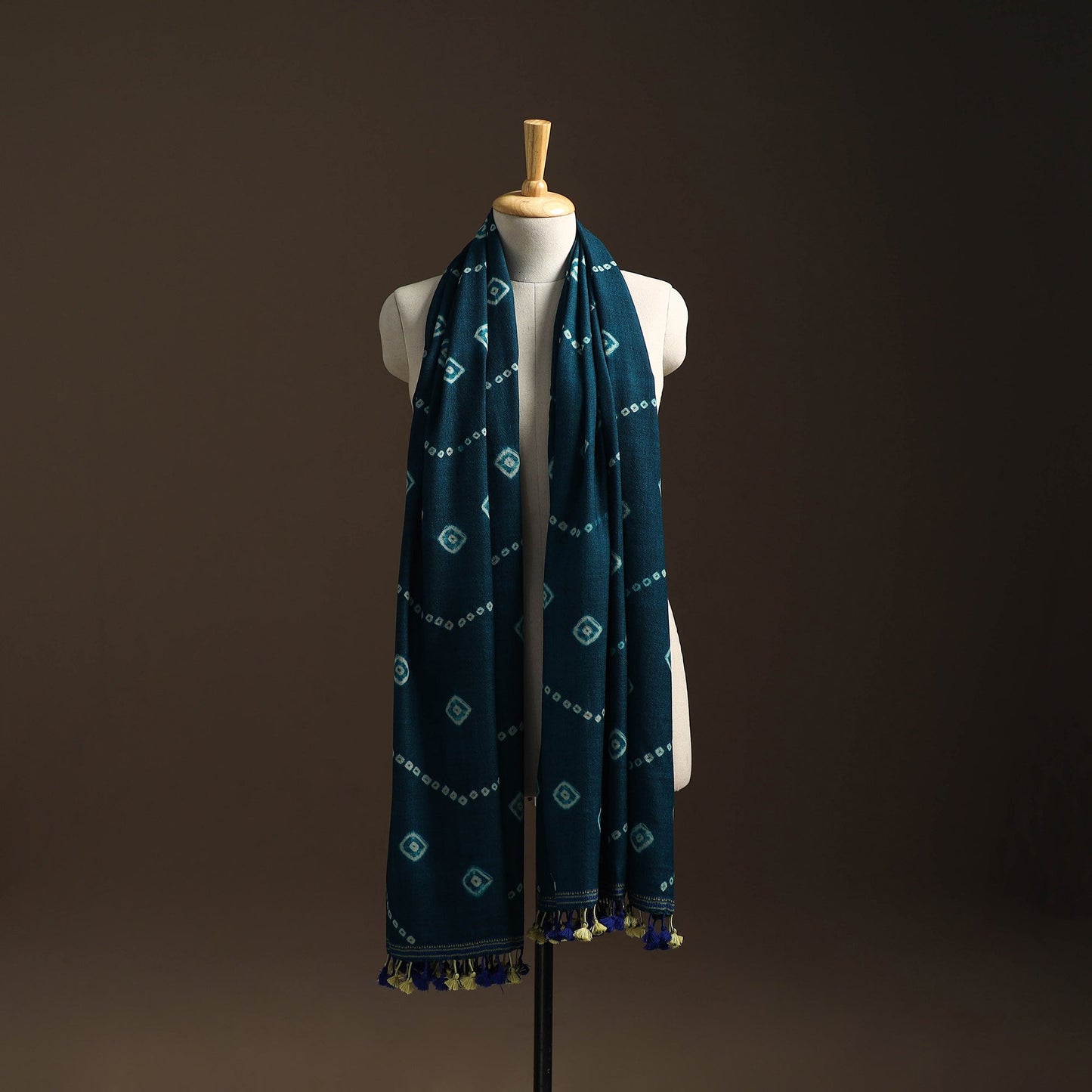 Kutch handwoven bandhani woolen shawl 62 - handcrafted