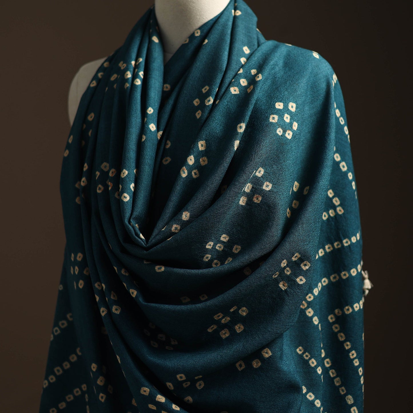 Kutch handwoven bandhani woolen shawl 66 - handcrafted