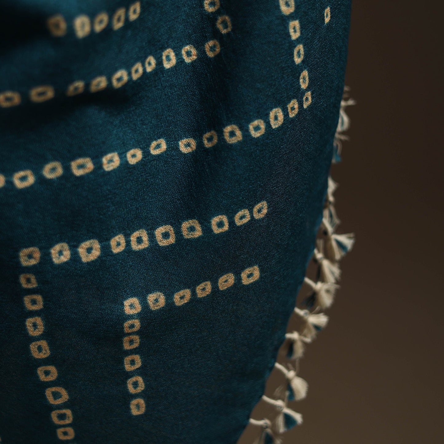 Kutch handwoven bandhani woolen shawl 66 - handcrafted