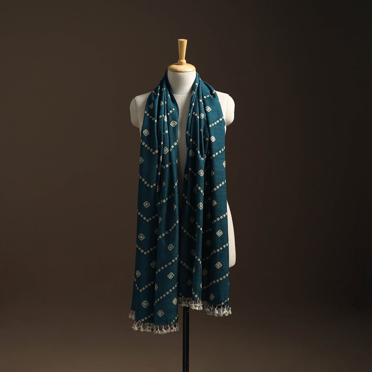 Kutch handwoven bandhani woolen shawl 70 - handcrafted