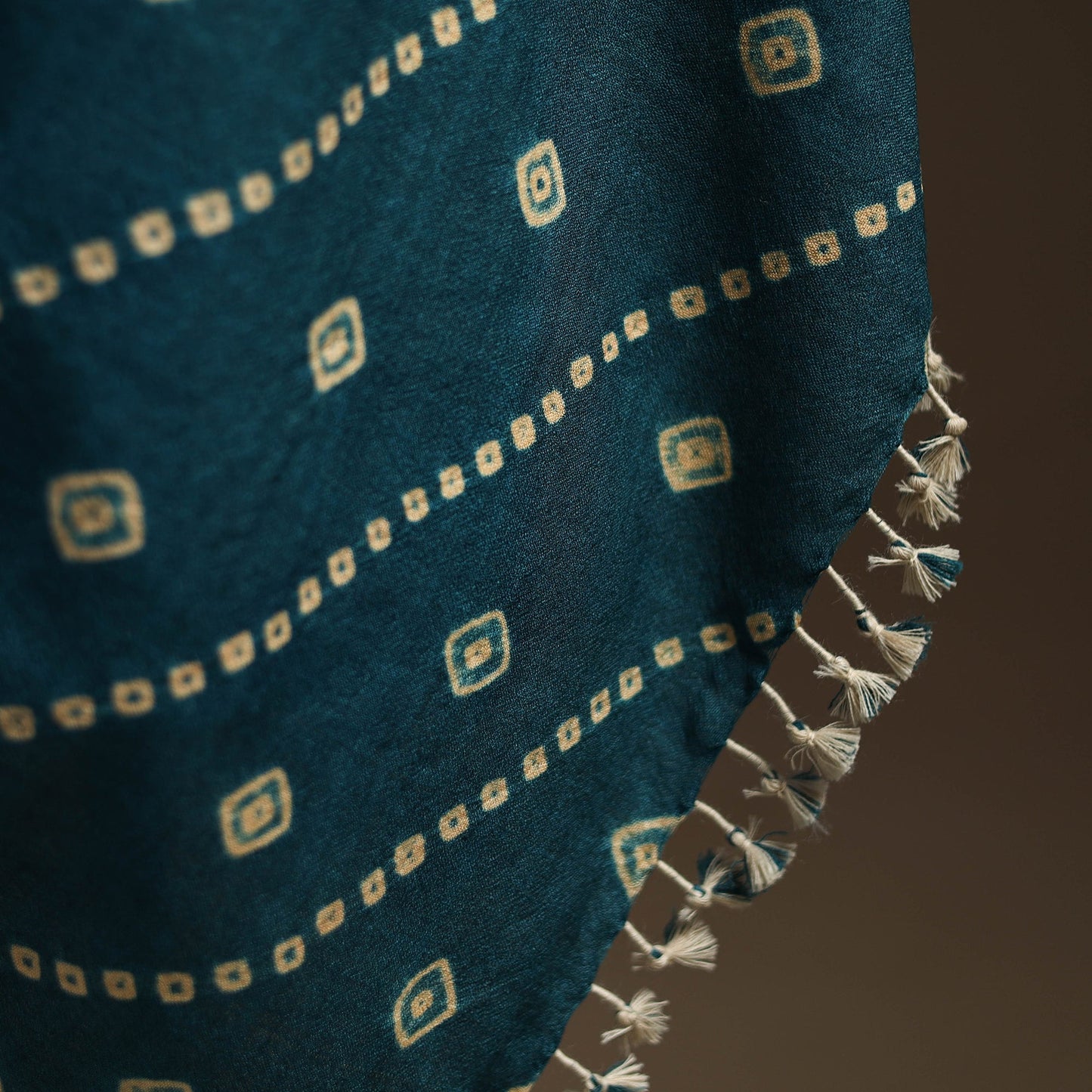 Kutch handwoven bandhani woolen shawl 70 - handcrafted