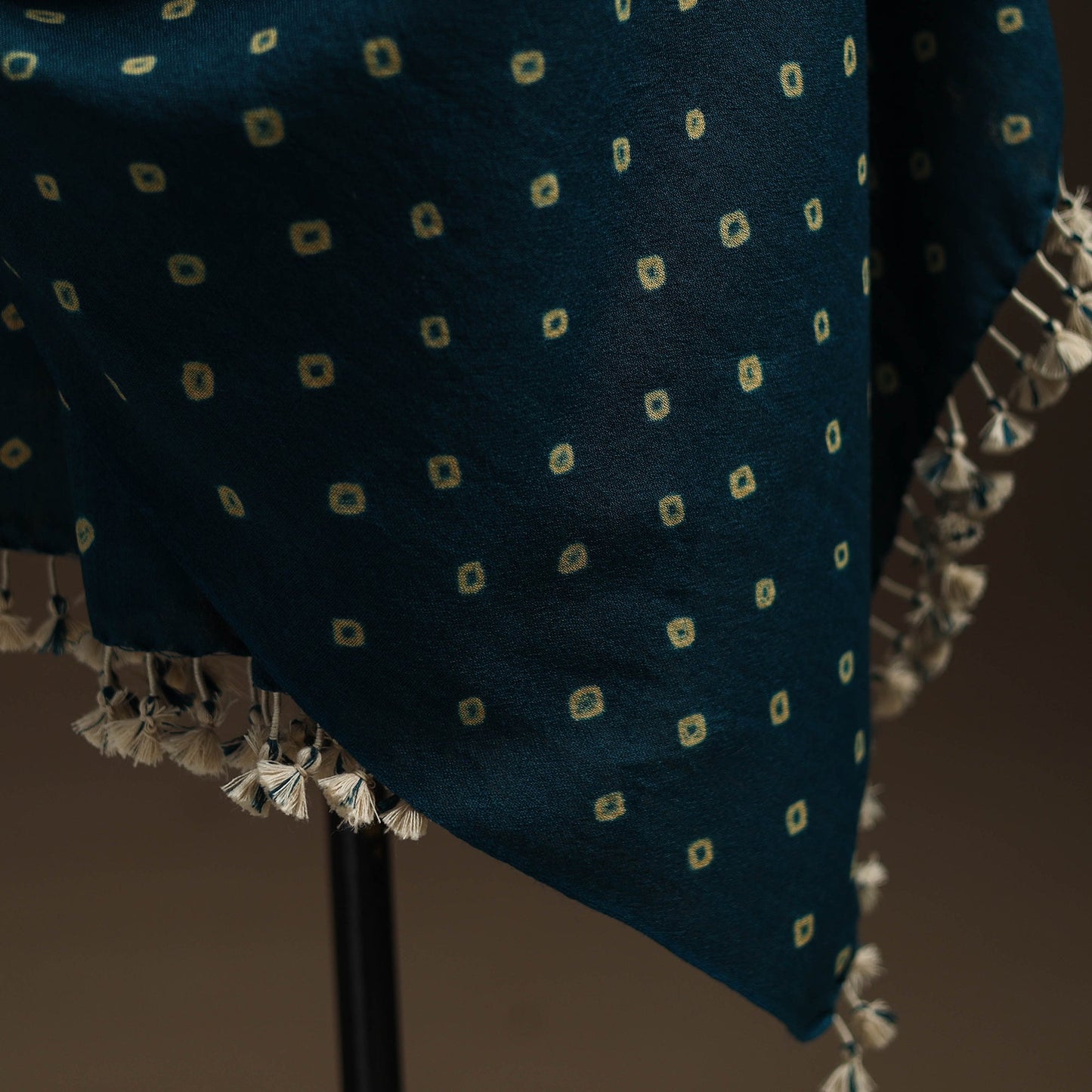 Kutch handwoven bandhani woolen shawl 74 - handcrafted