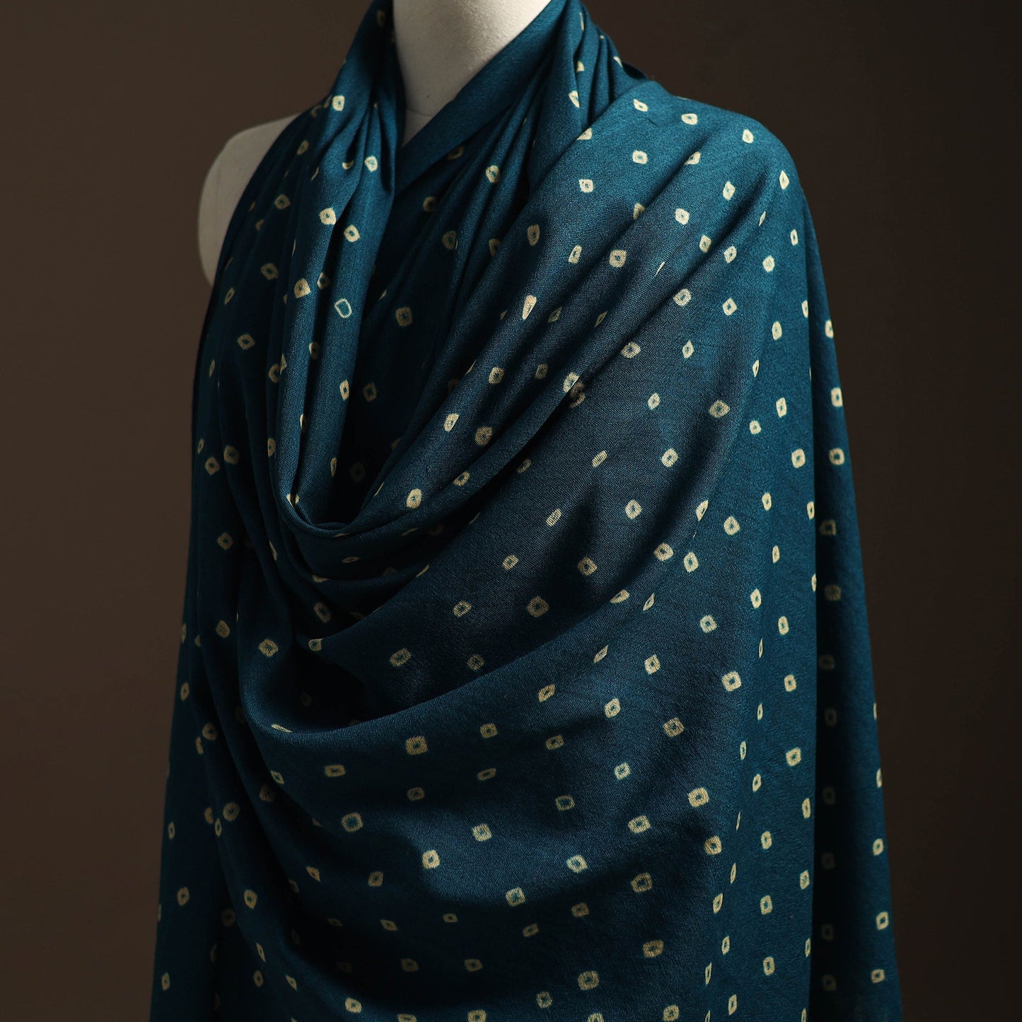 Kutch handwoven bandhani woolen shawl 74 - handcrafted