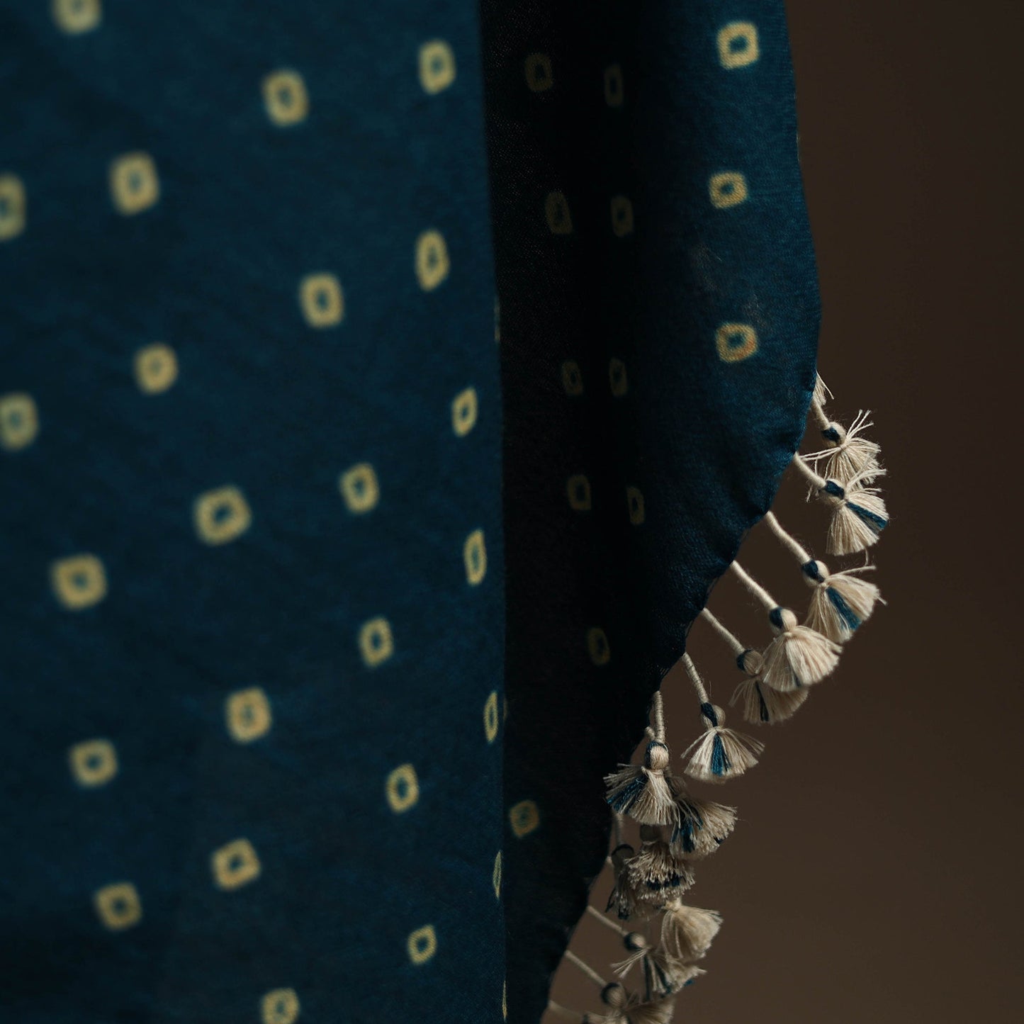 Kutch handwoven bandhani woolen shawl 74 - handcrafted