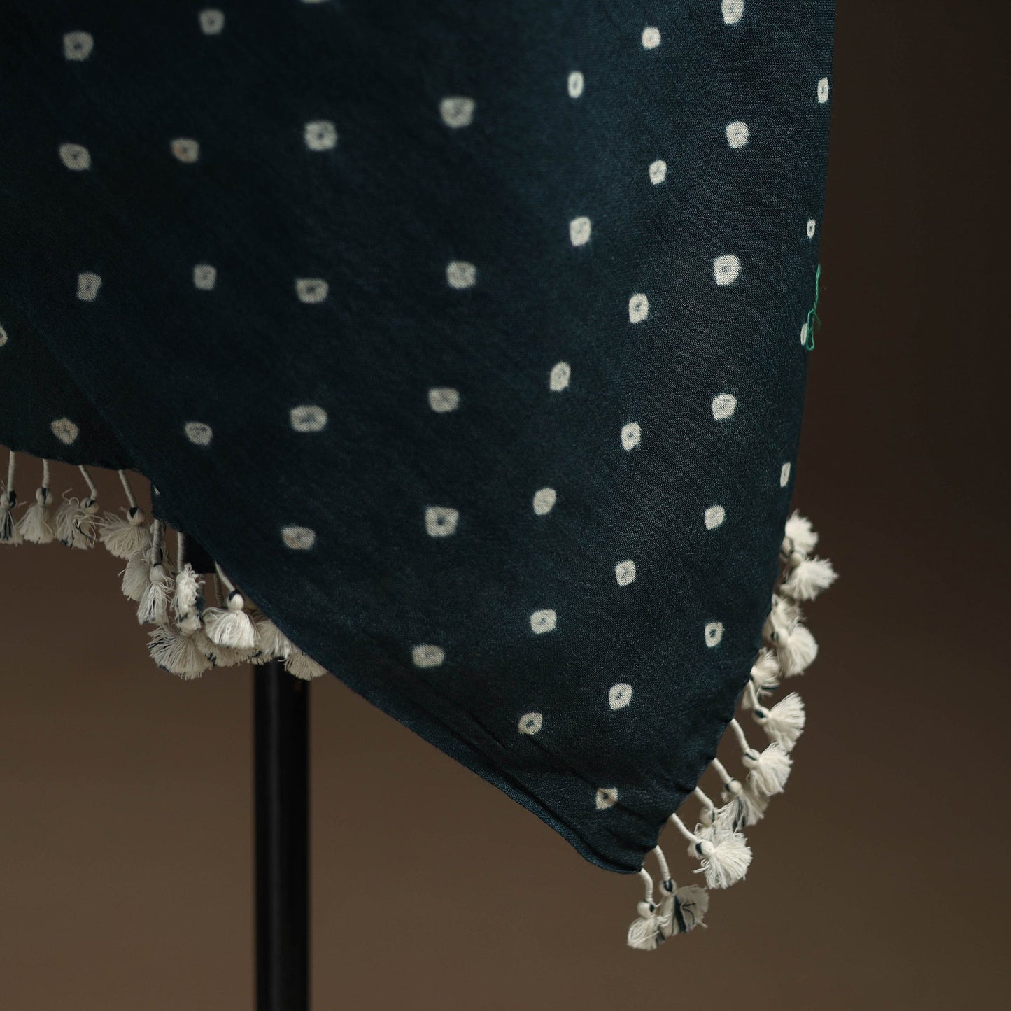 Kutch handwoven bandhani woolen shawl 78 - handcrafted