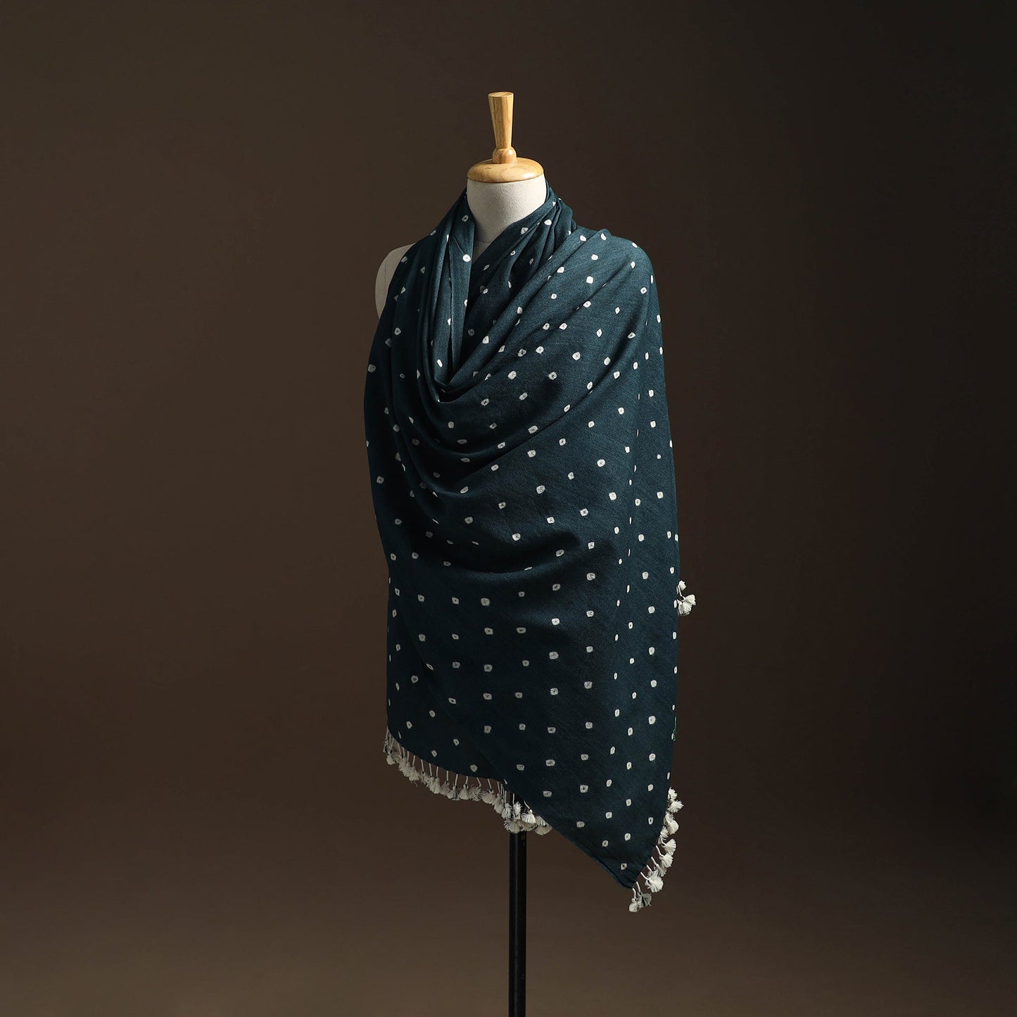 Kutch handwoven bandhani woolen shawl 78 - handcrafted