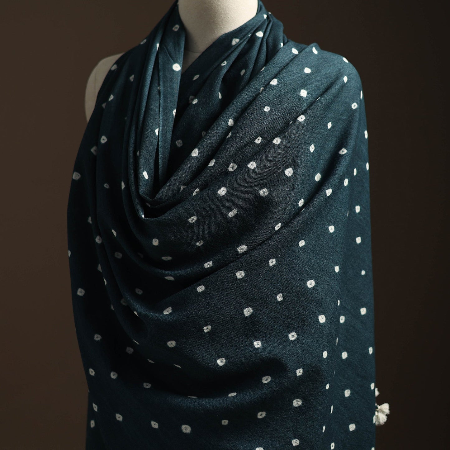 Kutch handwoven bandhani woolen shawl 78 - handcrafted