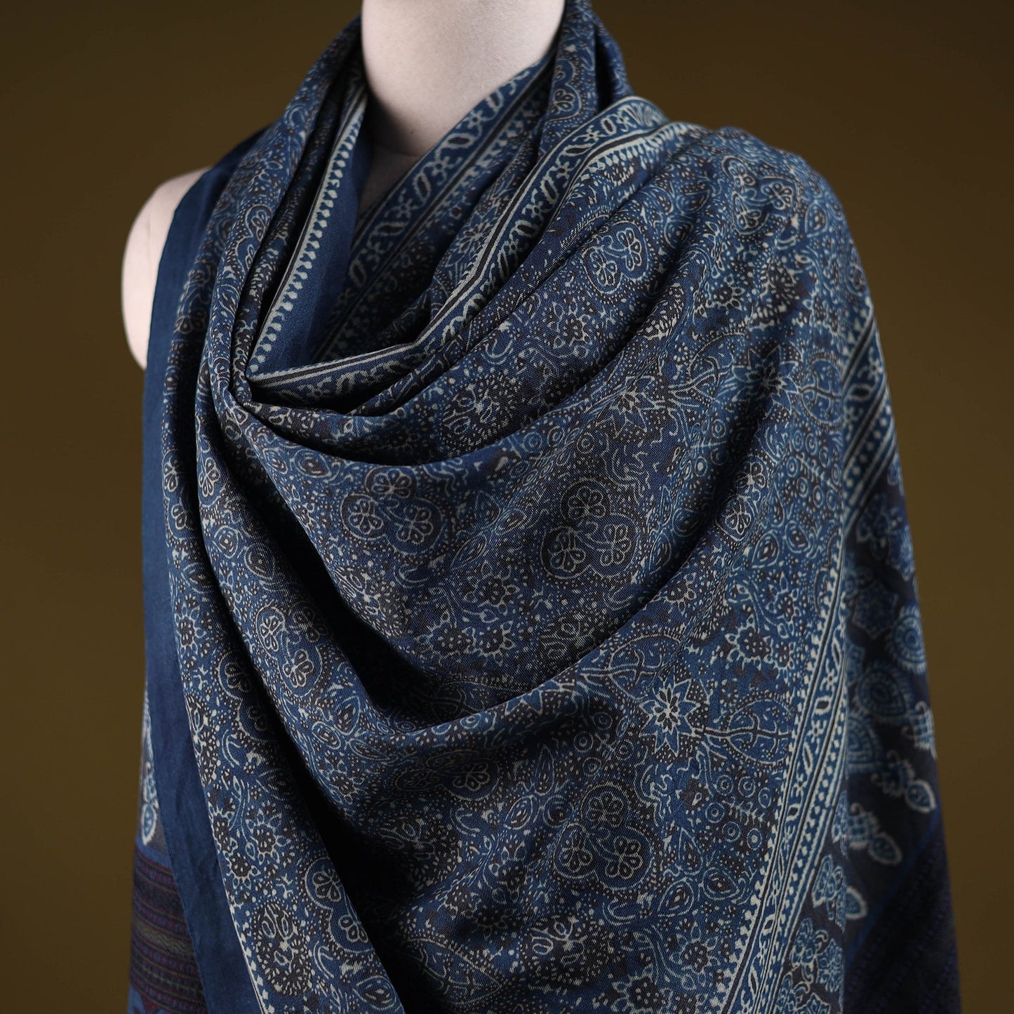 Kutch handwoven hand merino wool shawl 04 - handcrafted
