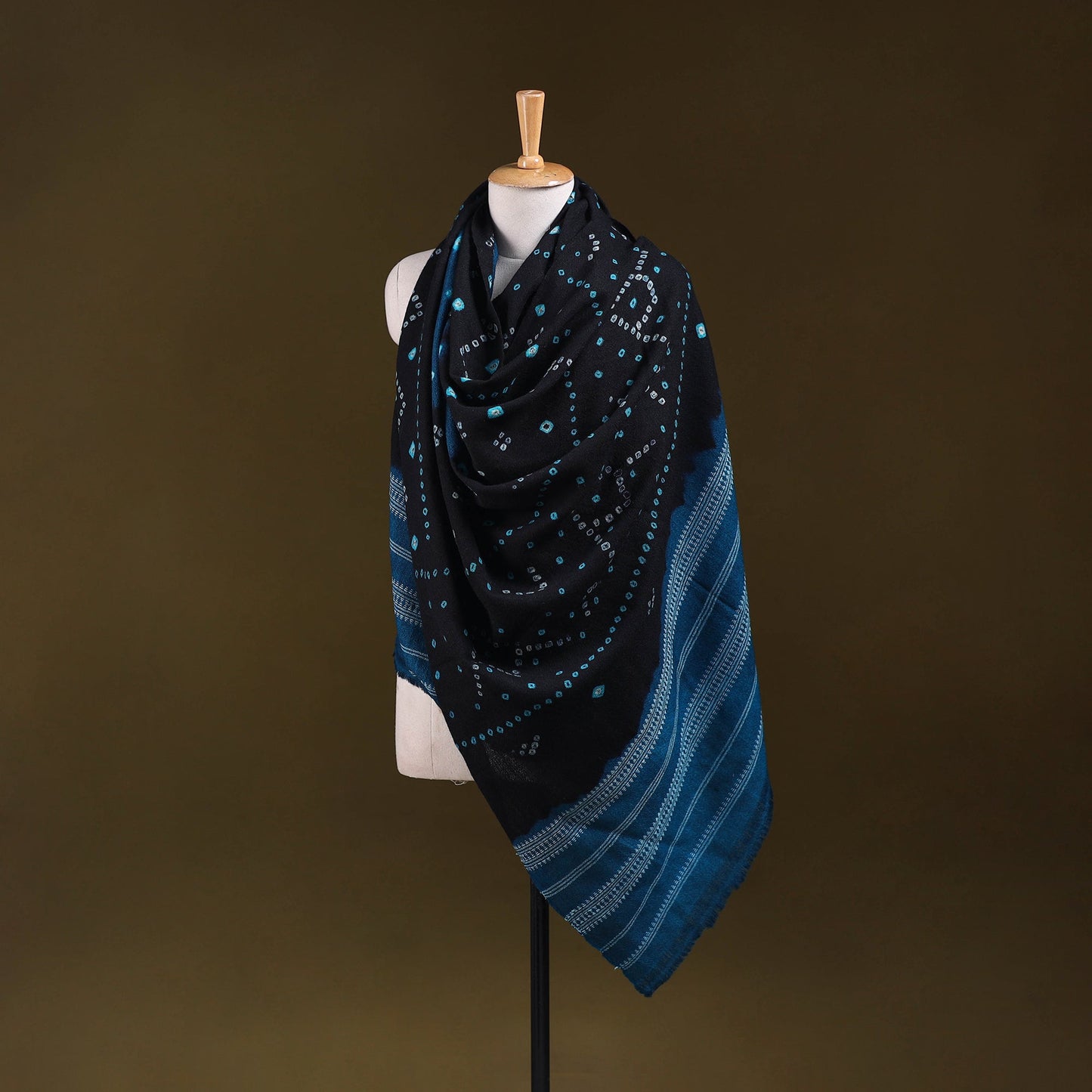Kutch handwoven merino wool tie-dye bandhani shawl 14