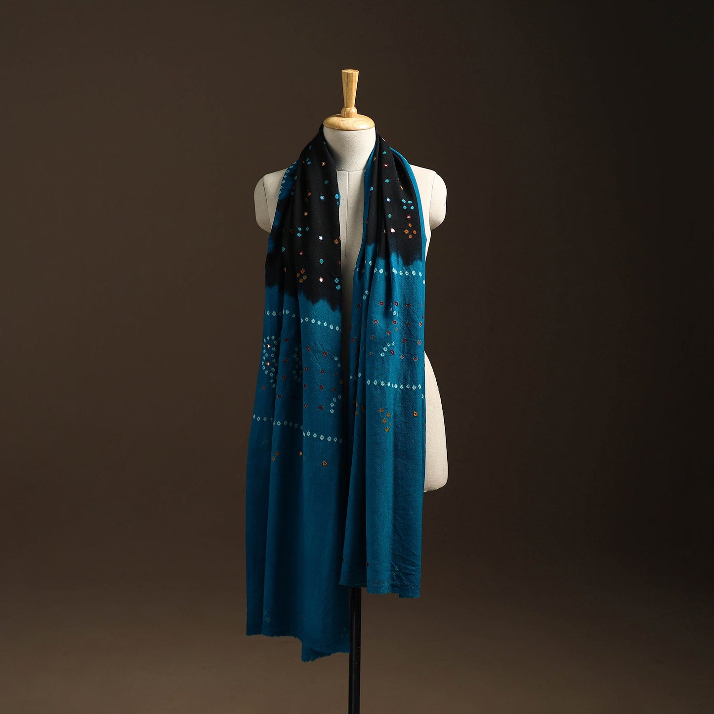 Kutch mirror work handwoven bandhani bagida woolen shawl 05